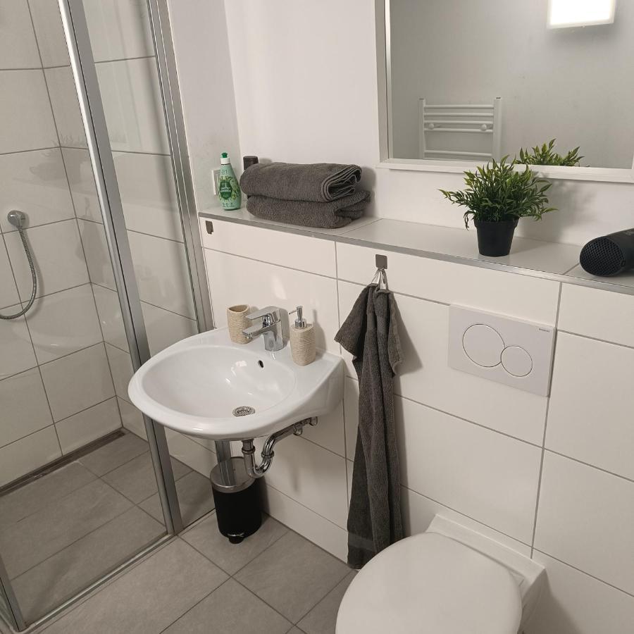 Apartments & Moeblierte Zimmer In Kahl Am Main, Kontaktloser Self Check-In, W-Lan, Schreibtisch, Duschbad, Kuechenzeile, Pkw-Plaetze Bagian luar foto