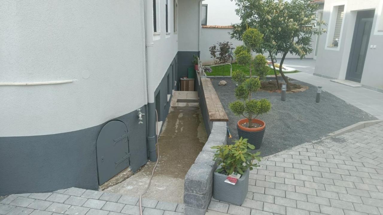 Apartments & Moeblierte Zimmer In Kahl Am Main, Kontaktloser Self Check-In, W-Lan, Schreibtisch, Duschbad, Kuechenzeile, Pkw-Plaetze Bagian luar foto