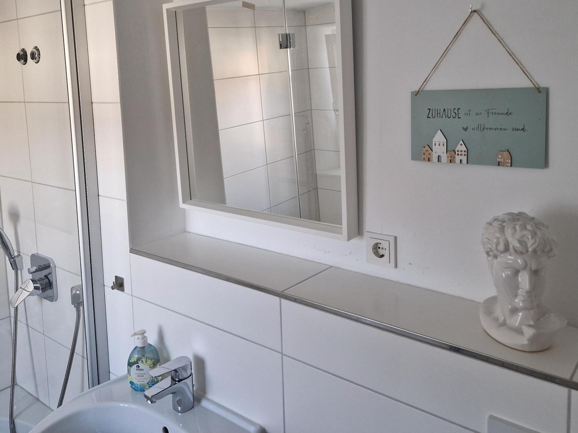 Apartments & Moeblierte Zimmer In Kahl Am Main, Kontaktloser Self Check-In, W-Lan, Schreibtisch, Duschbad, Kuechenzeile, Pkw-Plaetze Ruang foto
