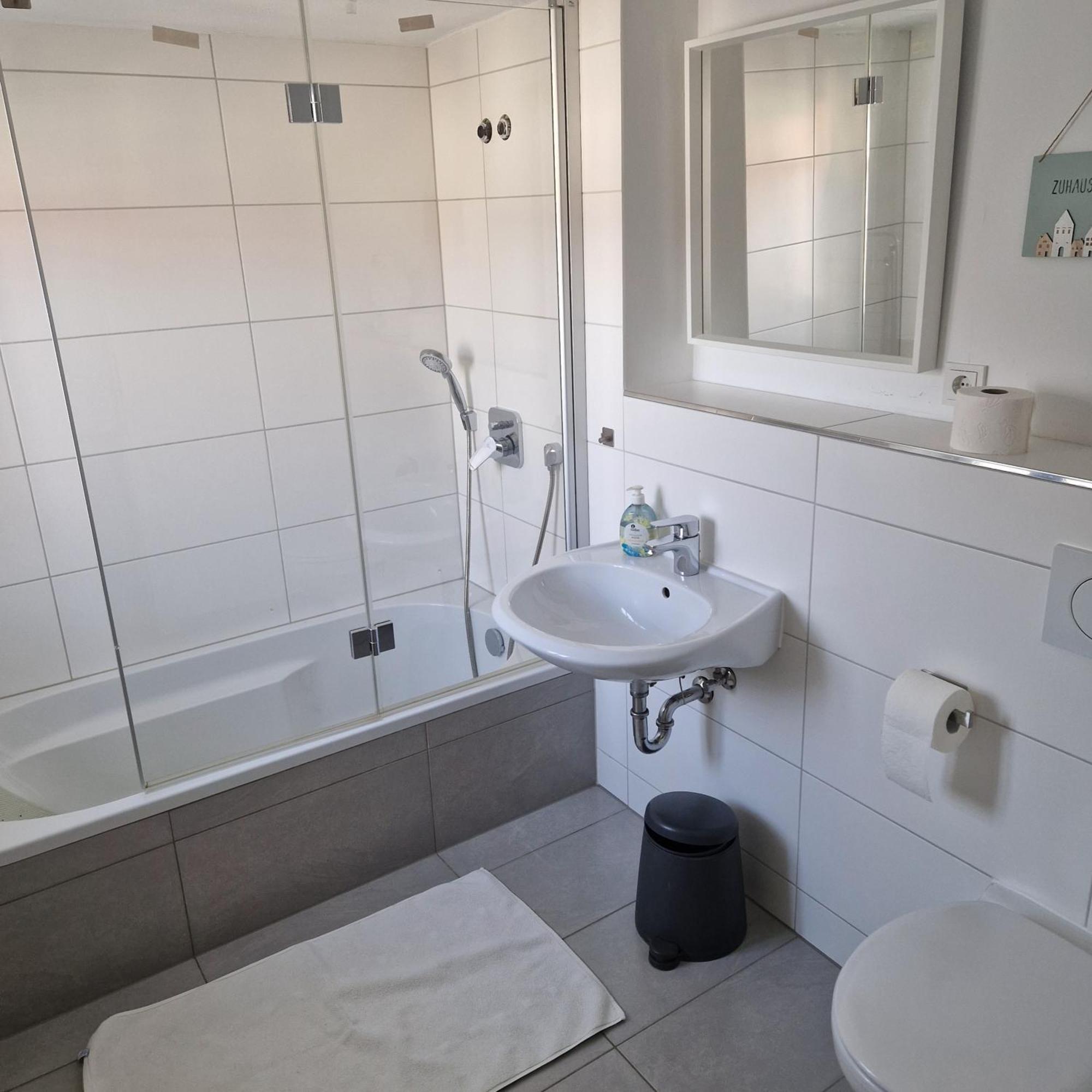 Apartments & Moeblierte Zimmer In Kahl Am Main, Kontaktloser Self Check-In, W-Lan, Schreibtisch, Duschbad, Kuechenzeile, Pkw-Plaetze Ruang foto